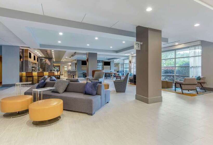 هتل Doubletree By Hilton Birmingham Perimeter Park