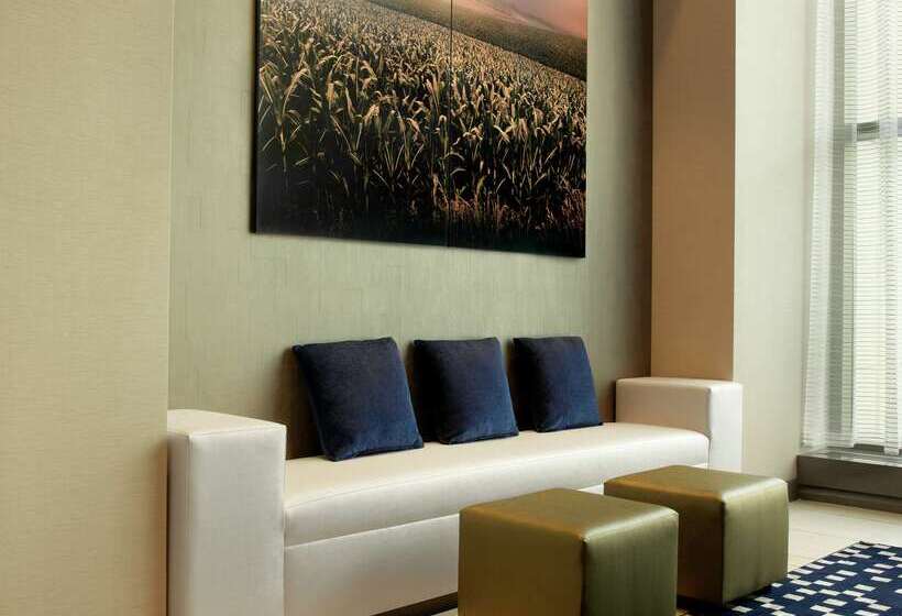 هتل Doubletree By Hilton  Cedar Rapids Convention Complex