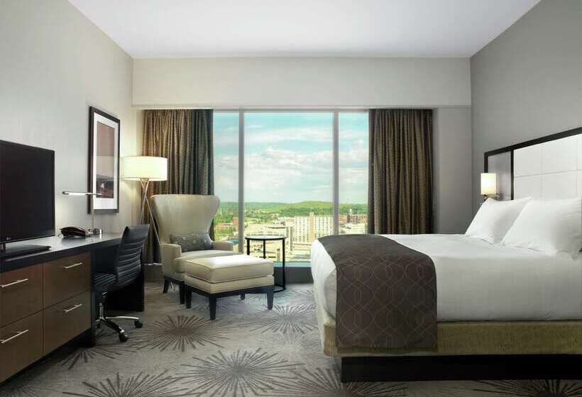 هتل Doubletree By Hilton  Cedar Rapids Convention Complex