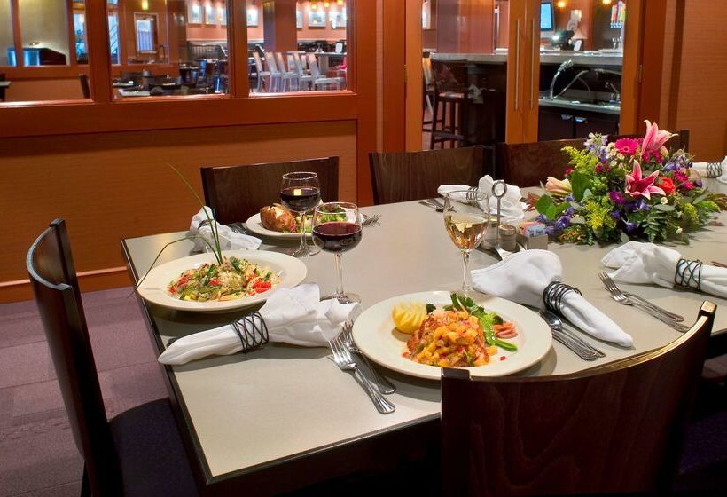 هتل Doubletree By Hilton Minneapolis Park Place