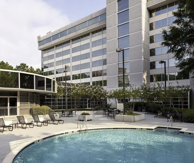 هتل Doubletree By Hilton Birmingham Perimeter Park