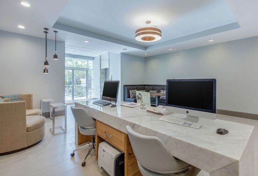 هتل Doubletree By Hilton Birmingham Perimeter Park