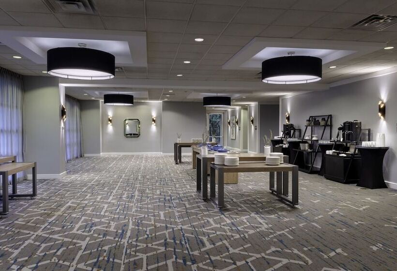 هتل Doubletree By Hilton Birmingham Perimeter Park