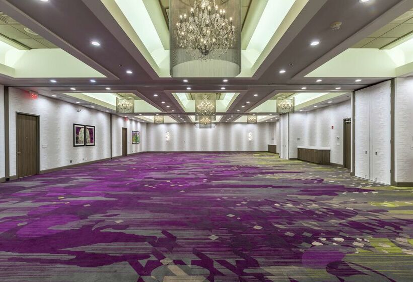 فندق Doubletree By Hilton Winston Salem University