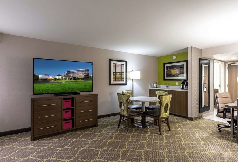 فندق Doubletree By Hilton Winston Salem University