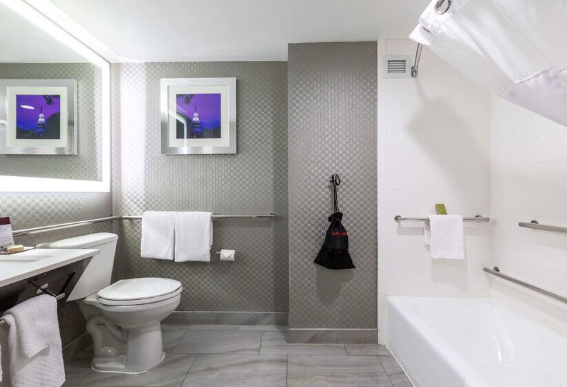 فندق Doubletree By Hilton Winston Salem University
