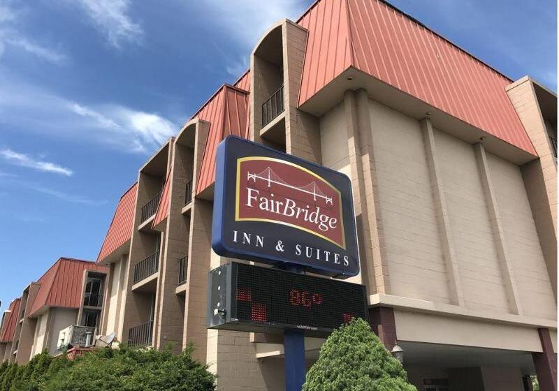 בית מלון כפרי Fairbridge Inn & Suites   Lewiston