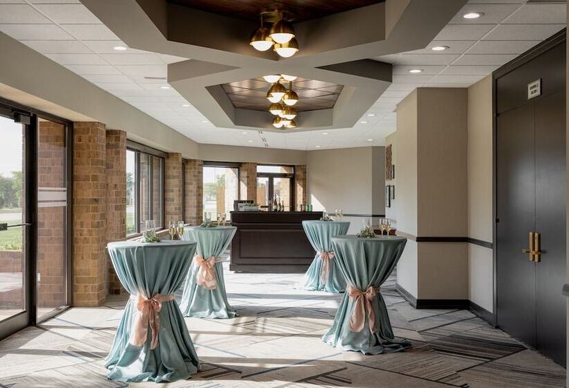 فندق Four Points By Sheraton Milwaukee North Shore