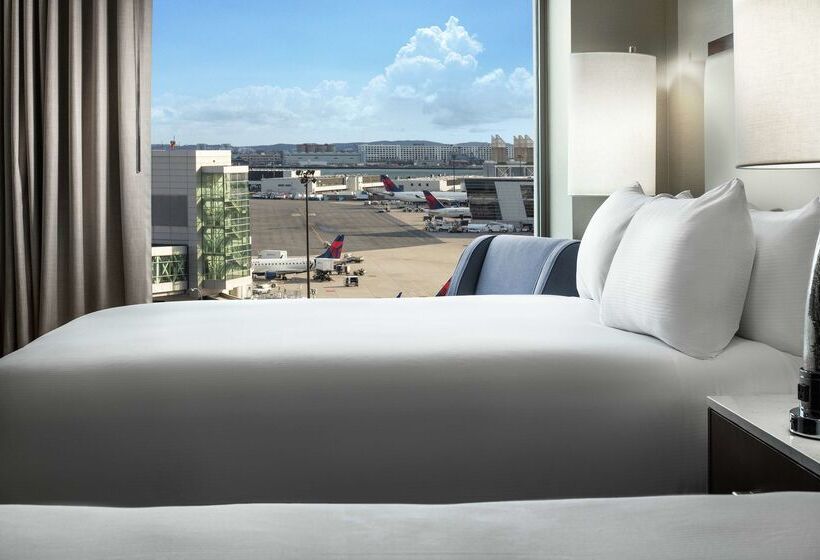 هتل Hilton Boston Logan Airport