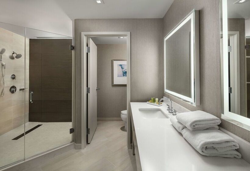 هتل Hilton Boston Logan Airport