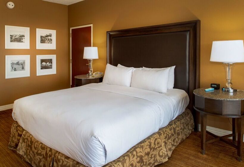 هتل Hilton St. Louis Airport