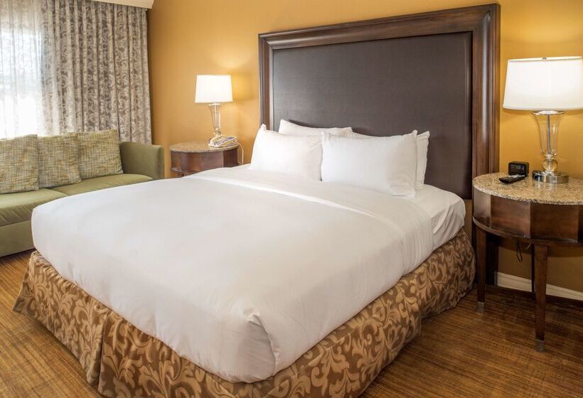 هتل Hilton St. Louis Airport