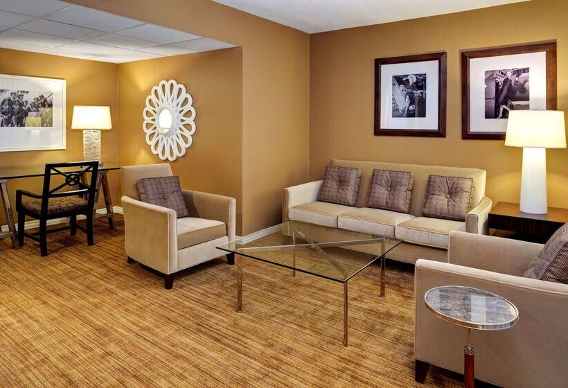 هتل Hilton St. Louis Airport