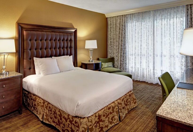 هتل Hilton St. Louis Airport