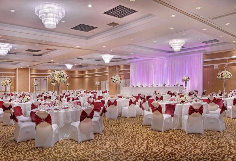 هتل Hilton St. Louis Airport