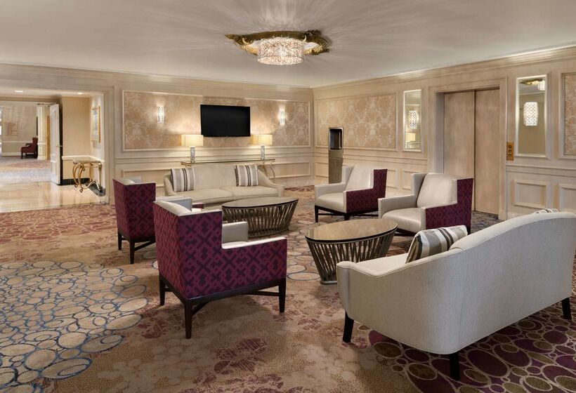 هتل Hilton St. Louis Frontenac