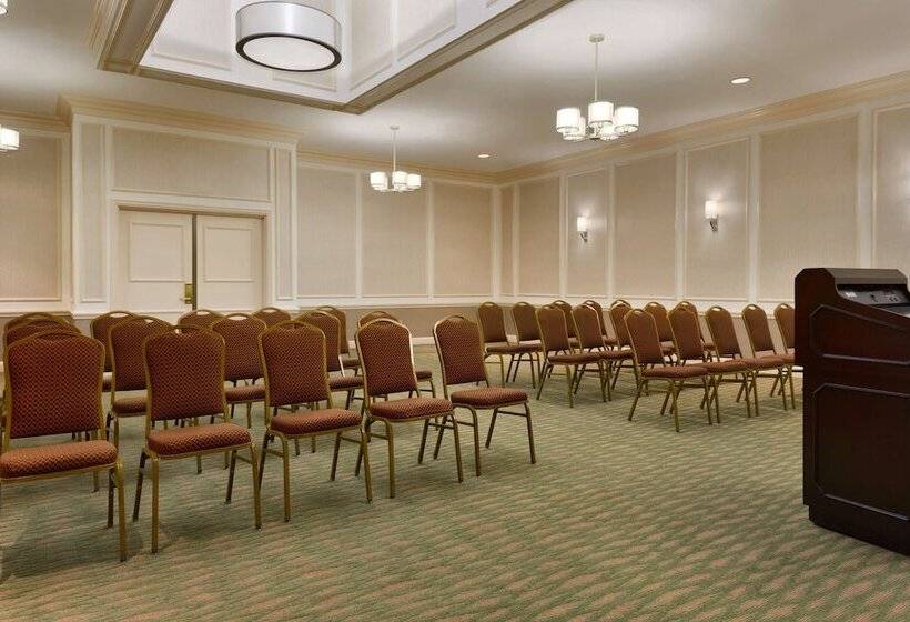 هتل Hilton St. Louis Frontenac