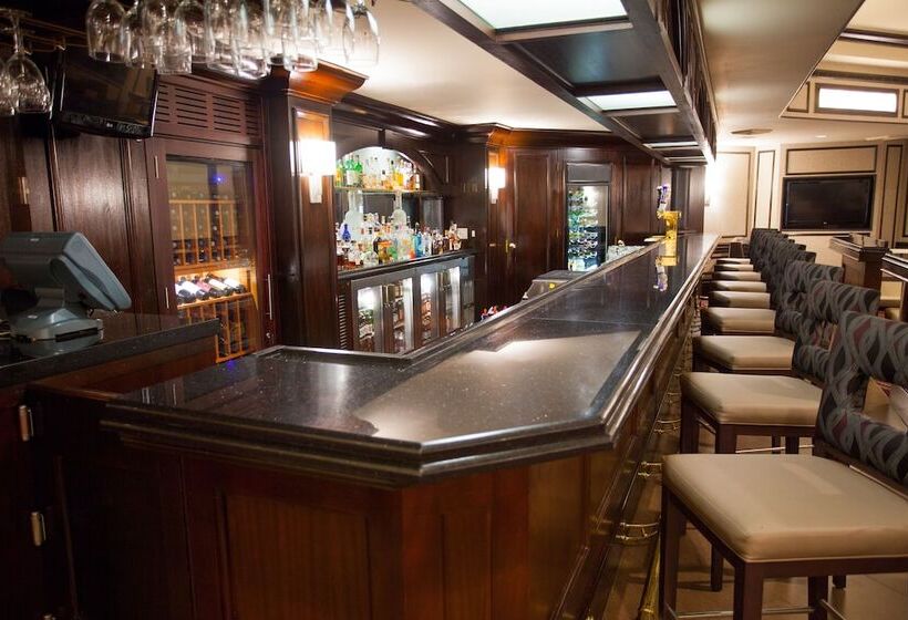 هتل Hilton St. Louis Frontenac