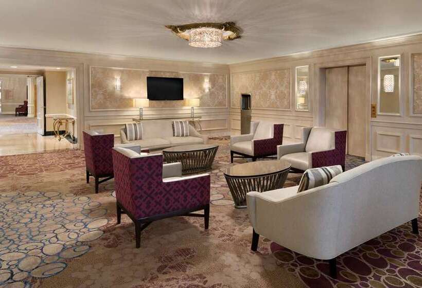 هتل Hilton St. Louis Frontenac