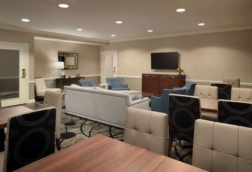 هتل Hilton St. Louis Frontenac