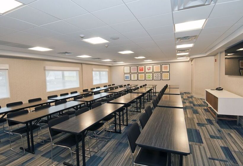 בית מלון כפרי Holiday Inn Express & Suites Johnstown, An Ihg