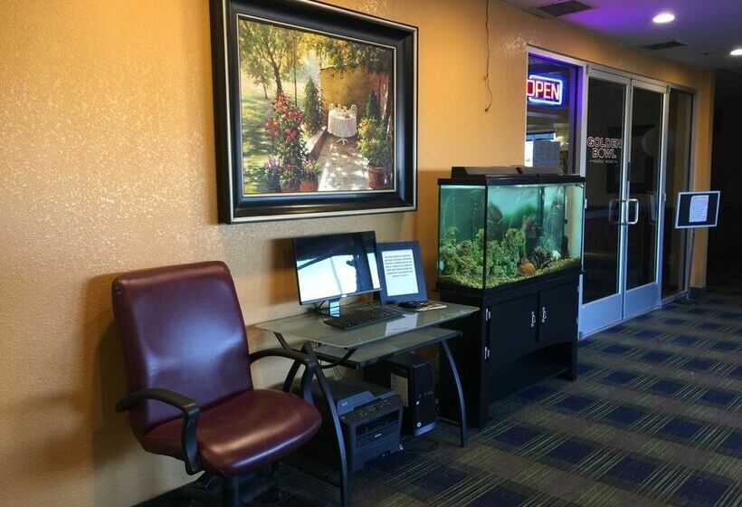 Отель Howard Johnson By Wyndham Denver West