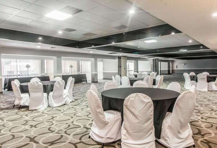 ホテル Quality Inn & Suites Conference Center