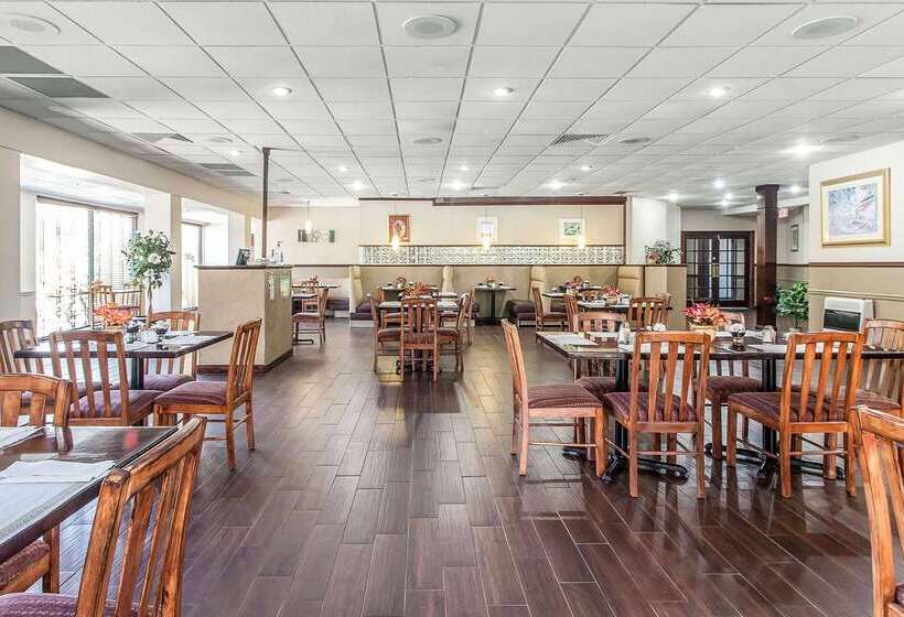 ホテル Quality Inn & Suites Conference Center