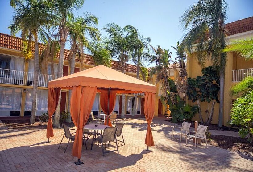 ホテル Quality Inn & Suites Conference Center