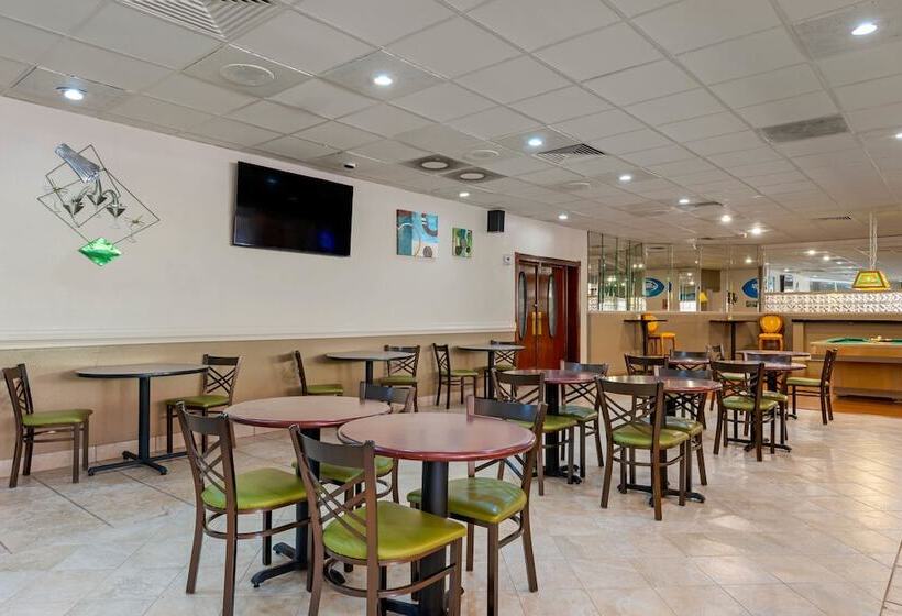 ホテル Quality Inn & Suites Conference Center