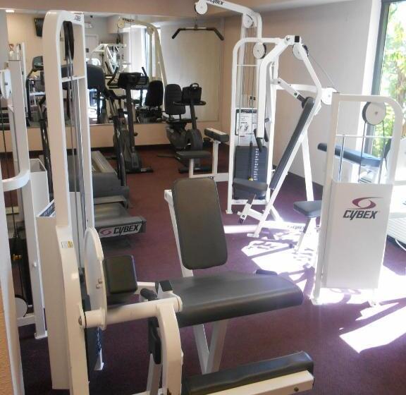 فندق Ramada By Wyndham Nashville/music Valley