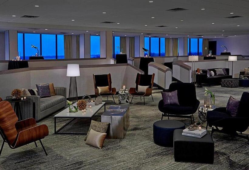 هتل Renaissance St. Louis Airport