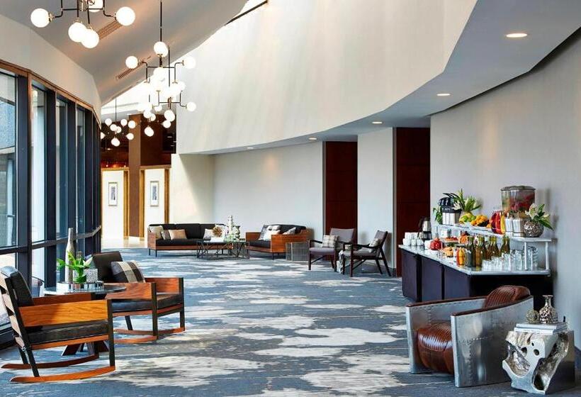 هتل Renaissance St. Louis Airport