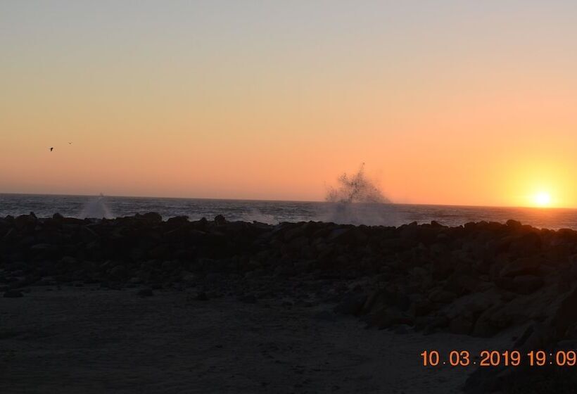 فندق Rockview Inn And Suites