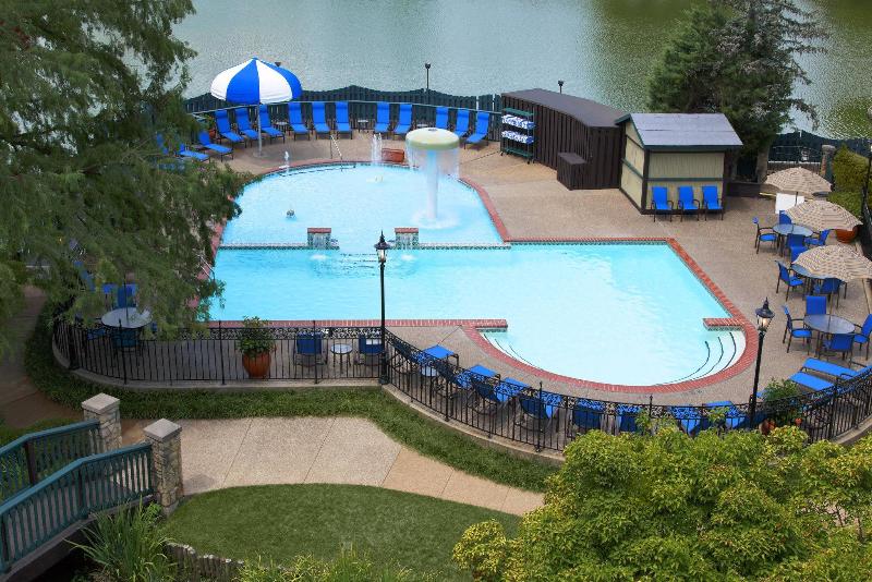 هتل Sheraton Westport Lakeside Chalet