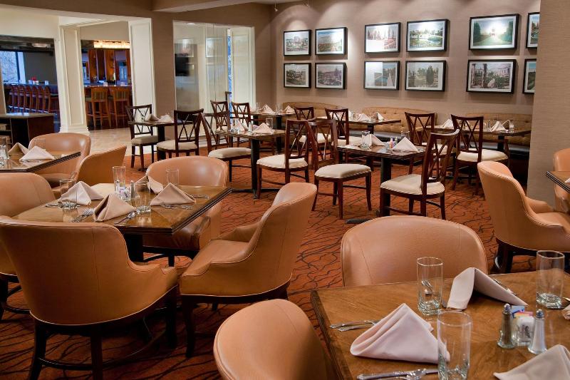 هتل Sheraton Westport Lakeside Chalet