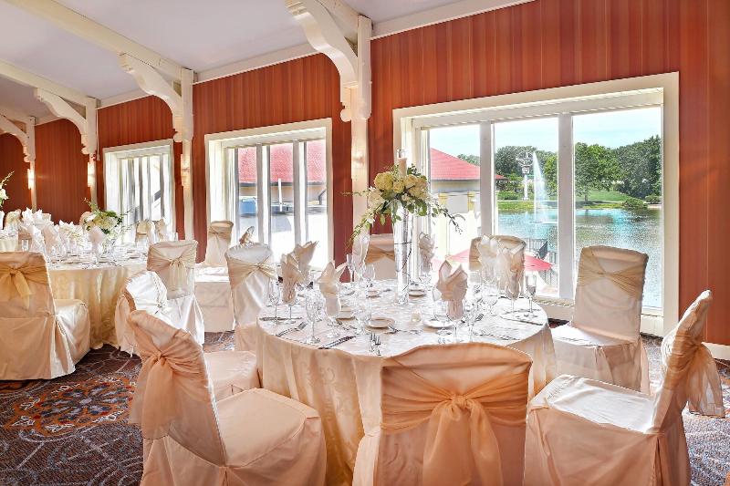هتل Sheraton Westport Lakeside Chalet