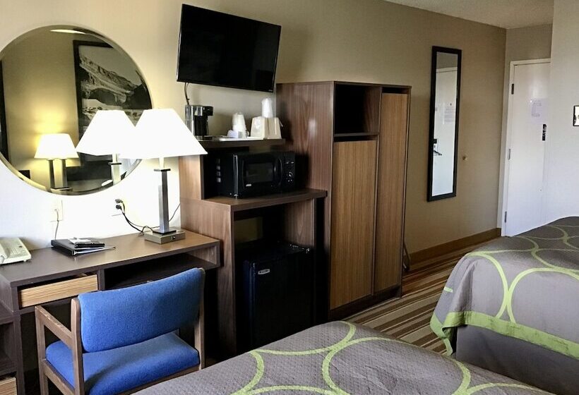 فندق Super 8 By Wyndham Helena