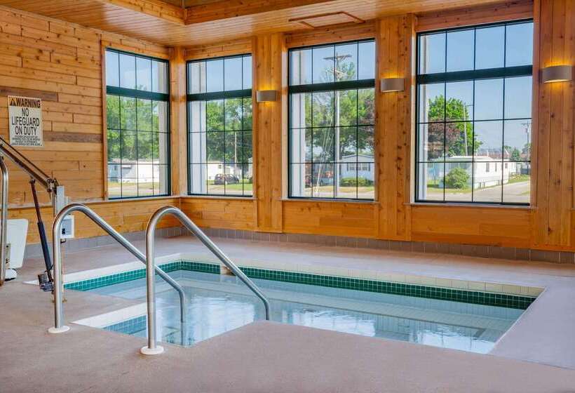 هتل Super 8 By Wyndham La Crosse