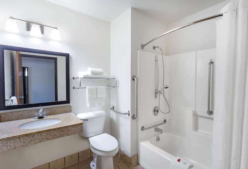 هتل Super 8 By Wyndham La Crosse
