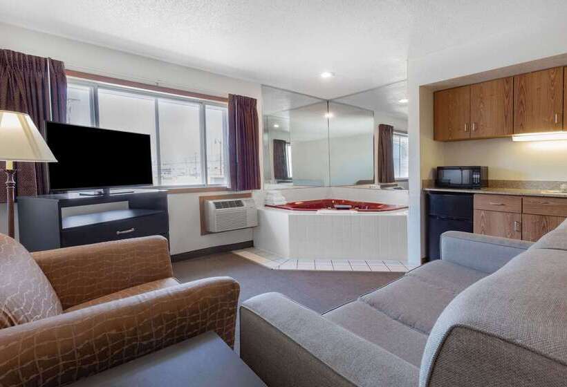 هتل Super 8 By Wyndham La Crosse