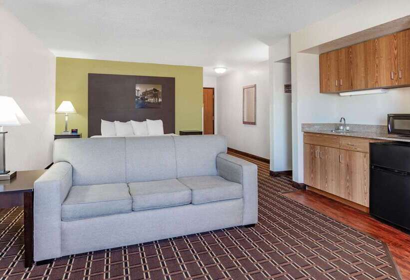 هتل Super 8 By Wyndham La Crosse