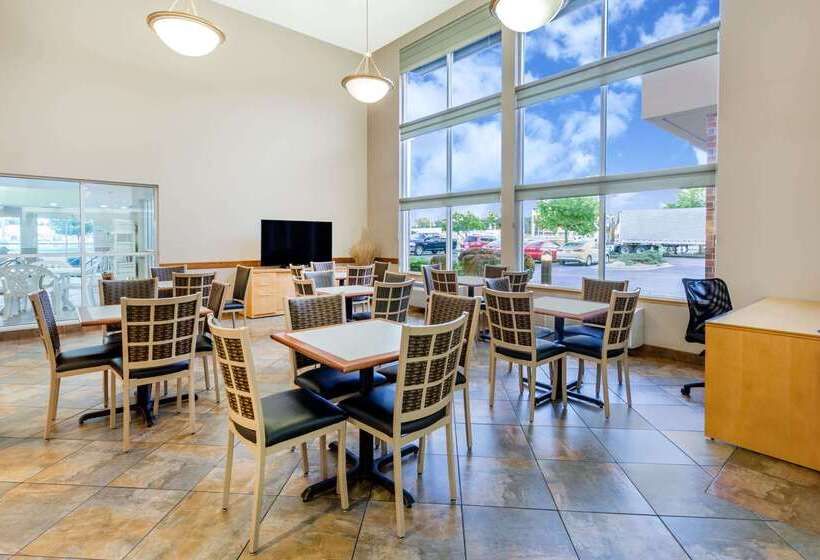هتل Super 8 By Wyndham Madison South