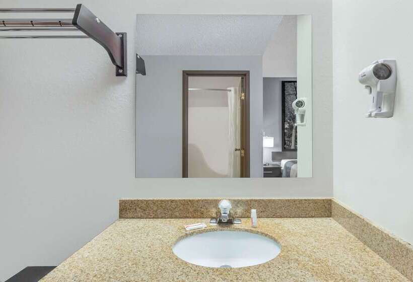 هتل Super 8 By Wyndham Madison South