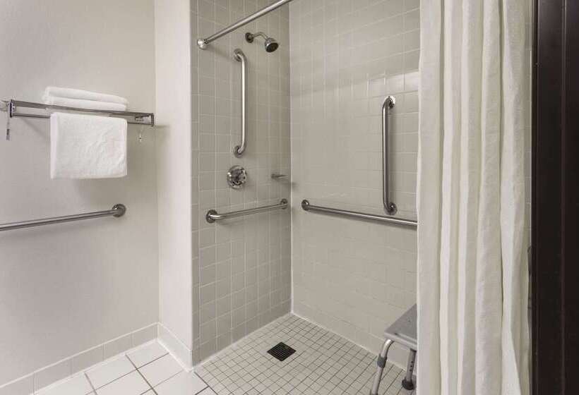 هتل Super 8 By Wyndham Madison South
