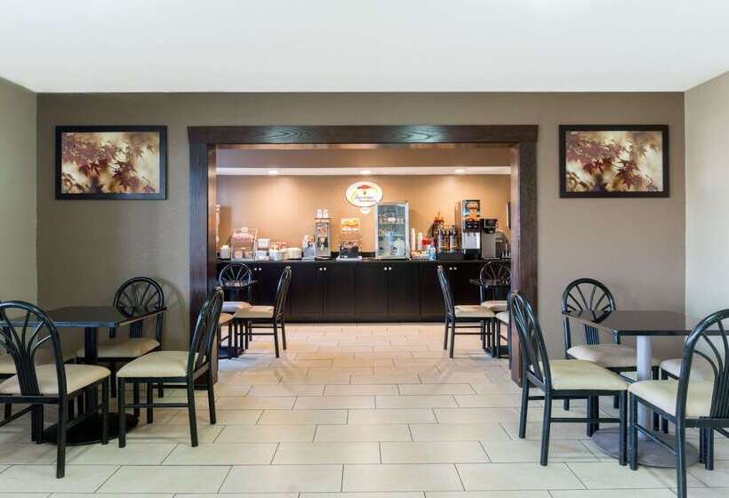 هتل Super 8 By Wyndham Springfield East