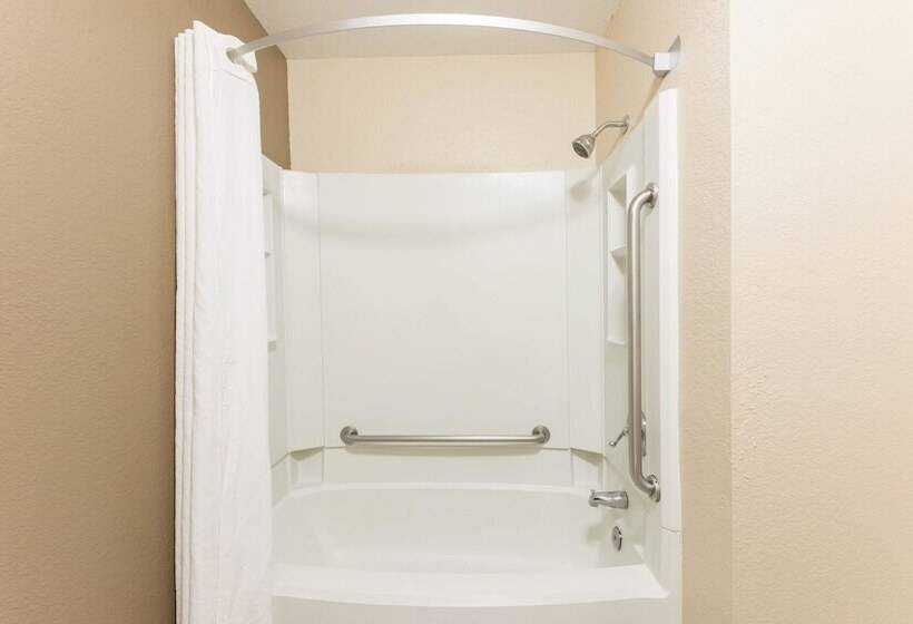 هتل Super 8 By Wyndham Springfield East