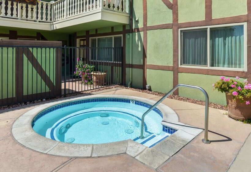 בית מלון כפרי Svendsgaard S Lodge  Americas Best Value Inn & Suites