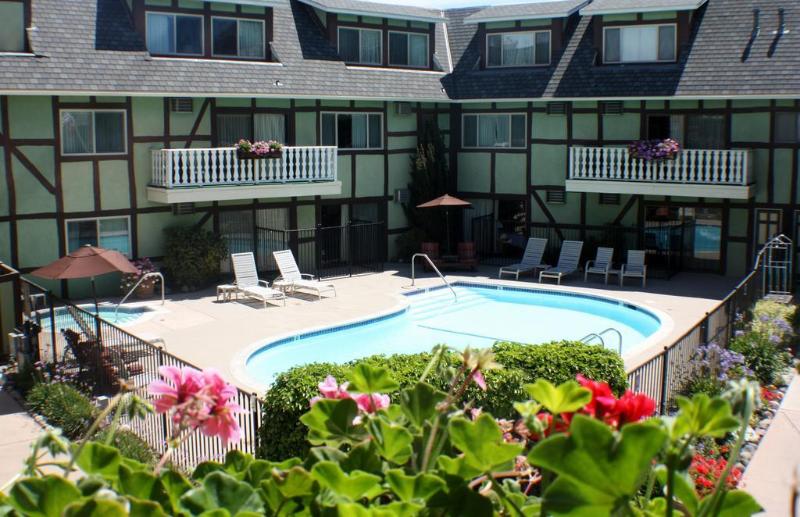 בית מלון כפרי Svendsgaard S Lodge  Americas Best Value Inn & Suites