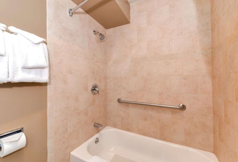 בית מלון כפרי Svendsgaard S Lodge  Americas Best Value Inn & Suites